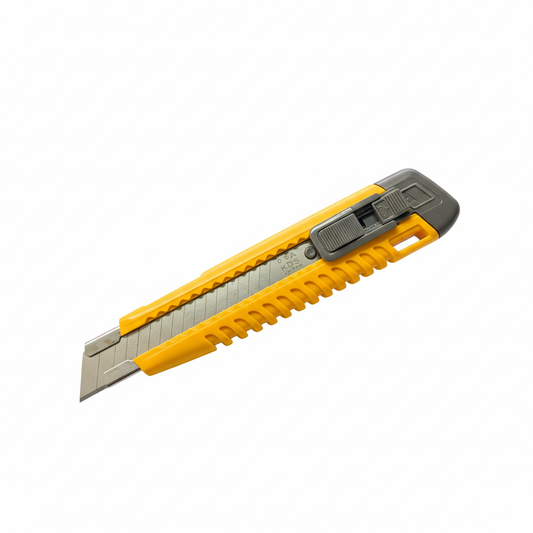 Gelbes Cuttermesser auf weißem Hintergrund